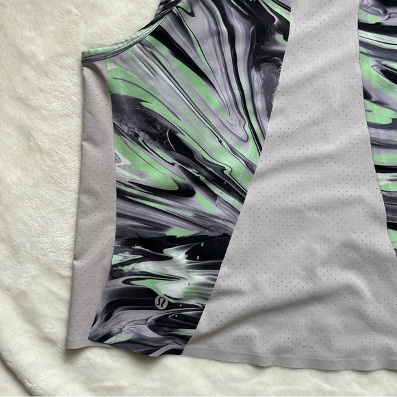 Women’s Lululemon Tanktop - Picture 7 of 10